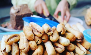 Bánh mì cay, đặc sản dân dã vạn người mê của thành phố hoa phượng đỏ