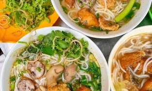 Vừa thức giấc, Hải Phòng đã có cả tá món ăn sáng ngon chờ bạn khám phá