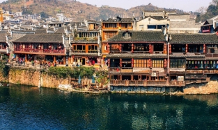 Phượng Hoàng Cổ Trấn - nơi thời gian dừng lại dành cho người muốn sống chậm