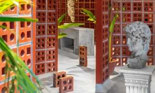 Phòng trưng bày bằng gạch nung lỗ đơn giản nhưng cực cá tính ở Ấn Độ