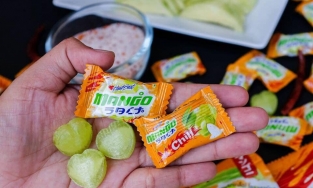 Kẹo xoài muối ớt và loạt đồ ăn vặt từ Thái Lan được giới trẻ yêu thích