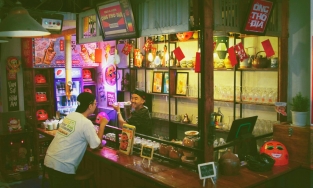 3 quán cà phê phong cách Hong Kong những năm 90 hút giới trẻ ở Sài Gòn