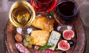 Những điều cơ bản cần biết để chọn rượu vang phù hợp với đồ ăn