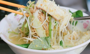 Món bún Num Bò Chóc đến từ Campuchia mê hoặc người Sài Gòn