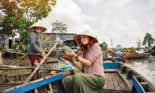 Vi vu chợ nổi Cái Răng, thử 4 trải nghiệm rẻ tiền mà khó quên