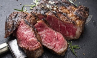 6 điều cần biết về Dry-aged, món bò lên tuổi cần cả trăm ngày để chế biến