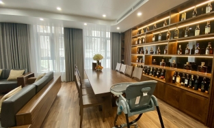 Ngôi nhà 6,5 tầng hiện đại, riêng nội thất gỗ đã lên tới 1,8 tỷ ở Hà Nội