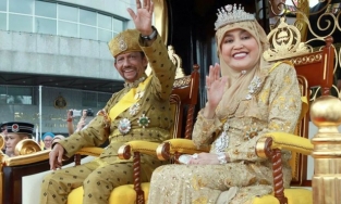 Cuộc sống xa xỉ của hoàng gia Brunei