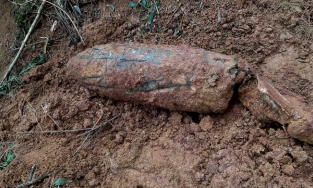 Phát hiện quả bom hơn 300kg, Quảng Bình cấm đường Km44 QL9B 8 ngày để xử lý