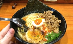 Ăn mãi bún, phở cũng chán, hãy đổi gió bằng 4 quán ramen hợp túi tiền này