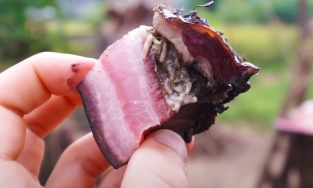 Thách bạn dám thử: Etag, món thịt khô có giòi cực nổi tiếng ở Philippines