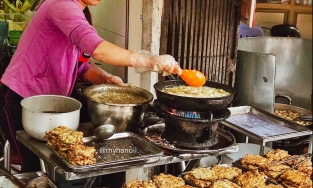 Hà Nội mưa lạnh, ghé 5 quán chả rươi nức tiếng này mua chả ăn tối là nhất!