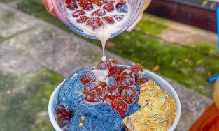 Sữa chua tinh than tre dát vàng, một món ăn mới rất đáng thử từ than tre