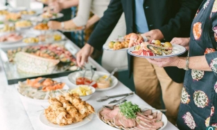 Thực khách thông thái chia sẻ kinh nghiệm ăn buffet để không bao giờ sợ lỗ