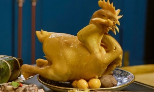 Cách luộc gà cúng không nứt da, vàng đẹp như ngoài tiệm