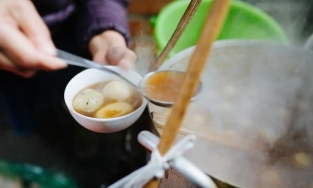 Đông về theo hương lục tàu xá, chí mà phù, bánh trôi tàu ấm sực nơi góc phố