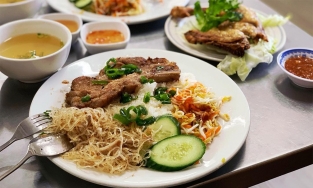Cơm tấm, món ăn gói trọn hương vị đường phố Sài Gòn