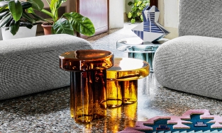 Bàn nước bằng kính: Minh chứng vẻ đẹp 'bên ngoài mỏng manh, bên trong mạnh mẽ'