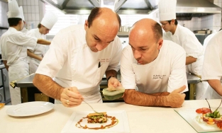 Không cần đi xa, Việt Nam cũng có nhiều nhà hàng gắn sao Michelin danh giá