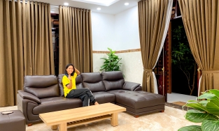 Ngôi nhà 2,5 tỷ 'ngoài mộc mạc, trong tiện nghi' H'hen Niê xây tặng bố mẹ