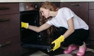 Mách bạn các bước làm sạch lò nướng 'chuẩn không cần chỉnh'