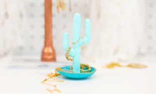 Tự làm giá đựng trang sức hình cây xương rồng từ đất nặn dễ như ăn kẹo