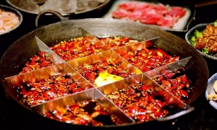 Cách xử lý chuẩn mà thanh lịch cho hội không ăn được cay khi đi đông người