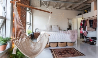 Bức tường gạch thô mộc, điểm nhấn đẹp và an yên cho phòng ngủ