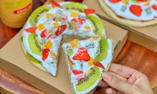 Khám phá món pizza trái cây kem cheese độc đáo tại Sài Gòn
