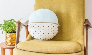 Cách làm gối tựa trang trí sofa, giường ngủ người vụng nhất cũng làm được