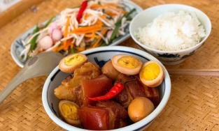 Cách làm thịt kho tàu ngon đến mức khảnh ăn cũng 'chén' bay nồi cơm siêu dễ