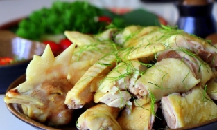 Gà hấp lá chanh - món ăn 'huyền thoại' của mọi mâm cỗ cưới, kể cả rất sang