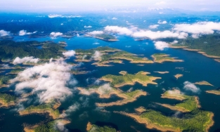 Hồ Tà Đùng - 'vịnh Hạ Long ở cao nguyên' tráng lệ ở Đắk Nông 