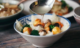 Cách nấu canh bóng thập cẩm truyền thống cho mâm cỗ Tết cổ truyền