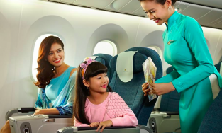 Cho con đi máy bay cha mẹ cần chuẩn bị những gì?