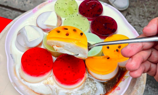 Tiệm bánh flan 12 vị thu hút 'thực thần' thích chụp ảnh ở Tân Bình, Sài Gòn