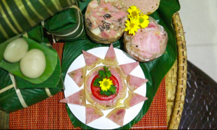 6 cách bày giò chả cực đẹp để mâm cơm Tết thêm ngon mắt