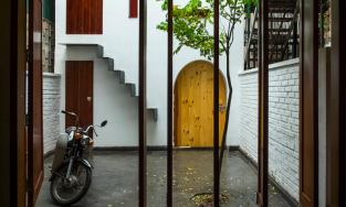 Ngôi nhà ống đậm chất truyền thống với chi phí 300 triệu ở Tây Hồ, Hà Nội