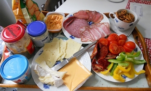 Bữa sáng vòng quanh thế giới có gì đặc biệt?