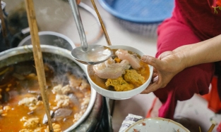 6 quán ăn sáng ngon ở xứ Huế theo lời mách của 'thổ địa'