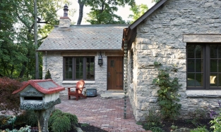 Ngôi nhà nhỏ 80m² mang phong cách đồng quê như bước ra từ cổ tích