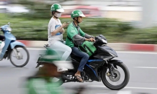 Muộn học và không có tiền lẻ, cô gái trẻ được tài xế công nghệ miễn tiền xe