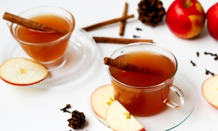 2 cách làm trà táo quế thơm nức ấm sực cho ngày trở lạnh