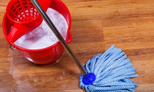 7 điều sẽ 'phá hủy' sàn gỗ tự nhiên của bạn sau thời gian dài sử dụng