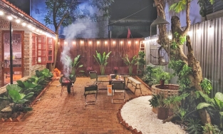 Cặp vợ chồng bỏ 70 triệu cải tạo góc sân xập xệ thành nơi thư giãn trong mơ