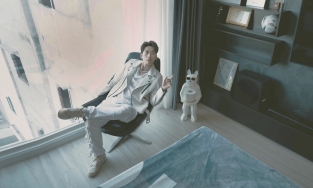 Căn hộ đen trắng tối giản nhưng hiện đại của nam chính 'Bố Già' Tuấn Trần