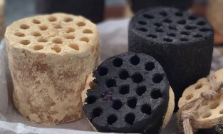 Bánh mì than tổ ong, 'xấu lạ' về hình thức nhưng hấp dẫn về hương vị