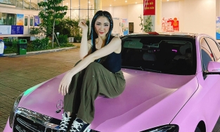 Hòa Minzy khoe xế hộp khiến cư dân mạng 'phát hờn': Màu hồng, giá gần 3 tỉ