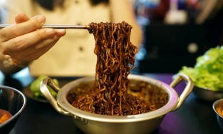 Cách làm mì tương đen Jajangmyeon ở nhà ngon như ở tiệm