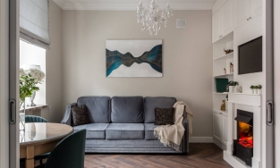 Căn hộ 53m² của cô nàng độc thân yêu màu tối giản nhưng vẫn muốn sang chảnh